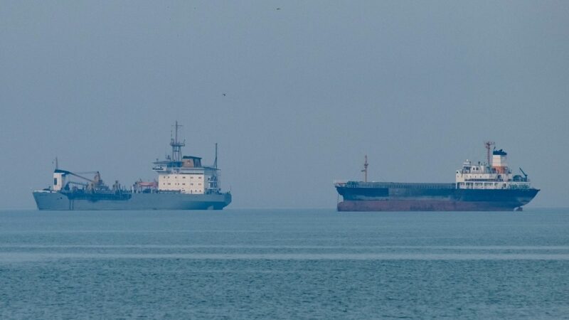 JAV pratęsė sankcijų išimtis naftai – ar pavyks išvengti žaliavų bado rinkoje?