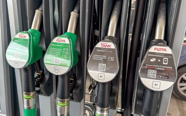 Lenkijos degalų sektorius prašo keisti kainų lubas – automagistralių degalinės dirba nuostolingai