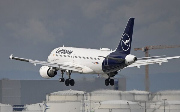 „Lufthansa” drastiški taupymo veiksmai: uždaro dukterinę įmonę ir retins reisus