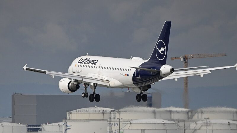 „Lufthansa” drastiški taupymo veiksmai: uždaro dukterinę įmonę ir retins reisus
