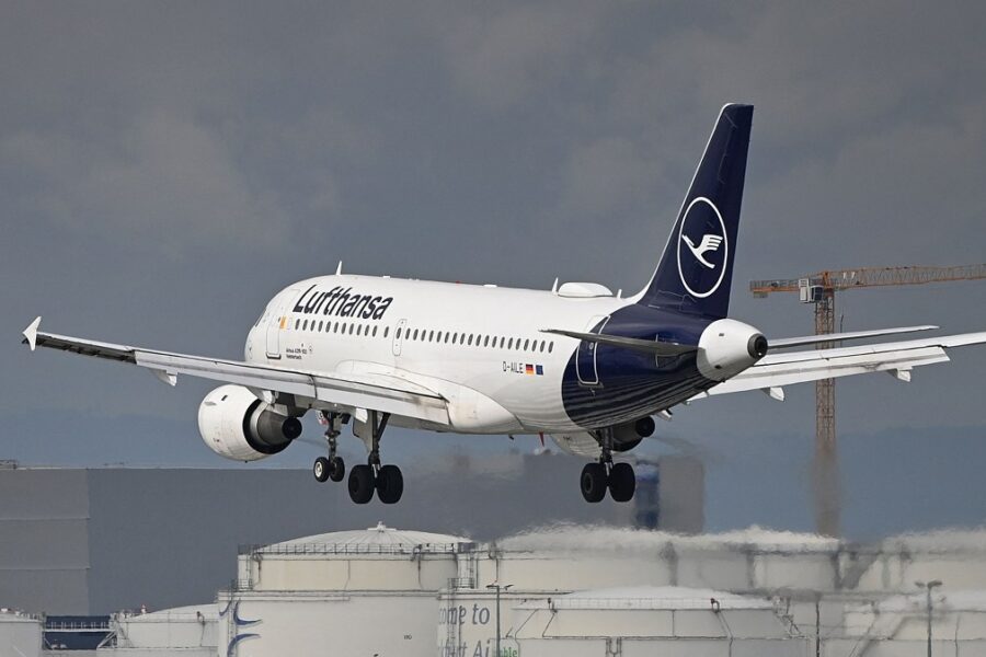 „Lufthansa” drastiški taupymo veiksmai: uždaro dukterinę įmonę ir retins reisus