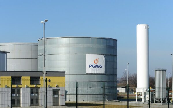 Europos Komisija po karo Irane: dujų tiekimas saugus, bet atsargas reikia kaupti jau daba