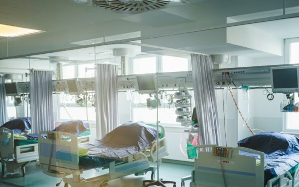 Šokiruojanti realybė kaimynystėje: ligoninė skęsta skolose ir nebeturi iš ko mokėti atlyginimų