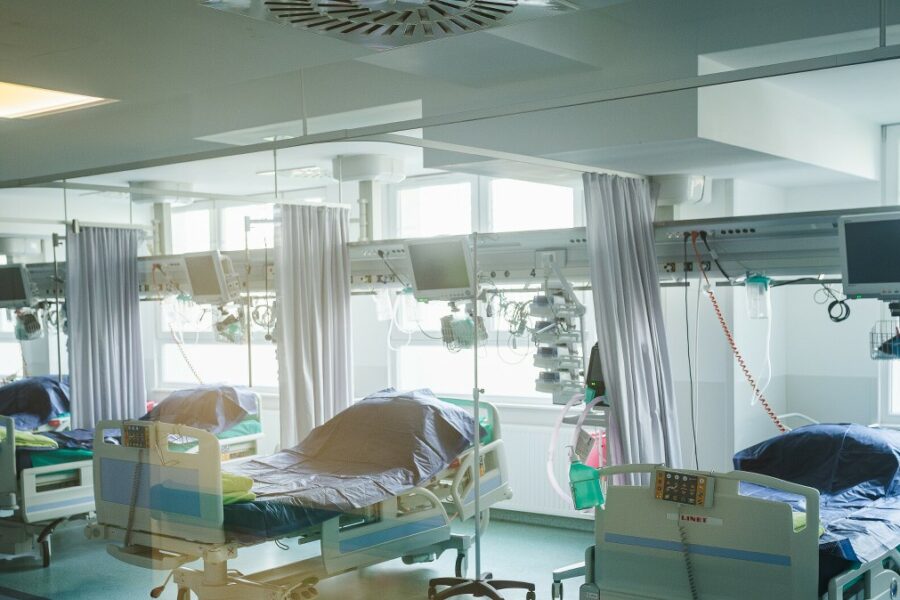 Šokiruojanti realybė kaimynystėje: ligoninė skęsta skolose ir nebeturi iš ko mokėti atlyginimų