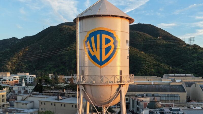 Vienas didžiausių sandorių: „Paramount Skydance“ perima „Warner Bros. Discovery“, kas laukia didžiųjų TV ir turinio platformų?