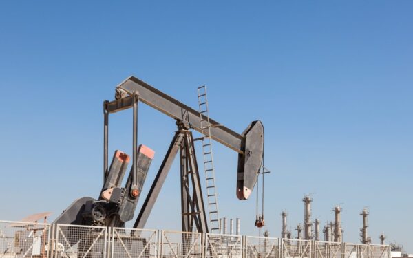 7 mln. barelių per parą vėl teka „East-West” naftotiekiu – Saudo Arabija sutvarkė Irano apgadintus objektus