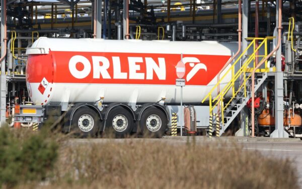 Lenkijos gyventojai dėl degalų kainų lubų jau sutaupė 3 mlrd. zlotų