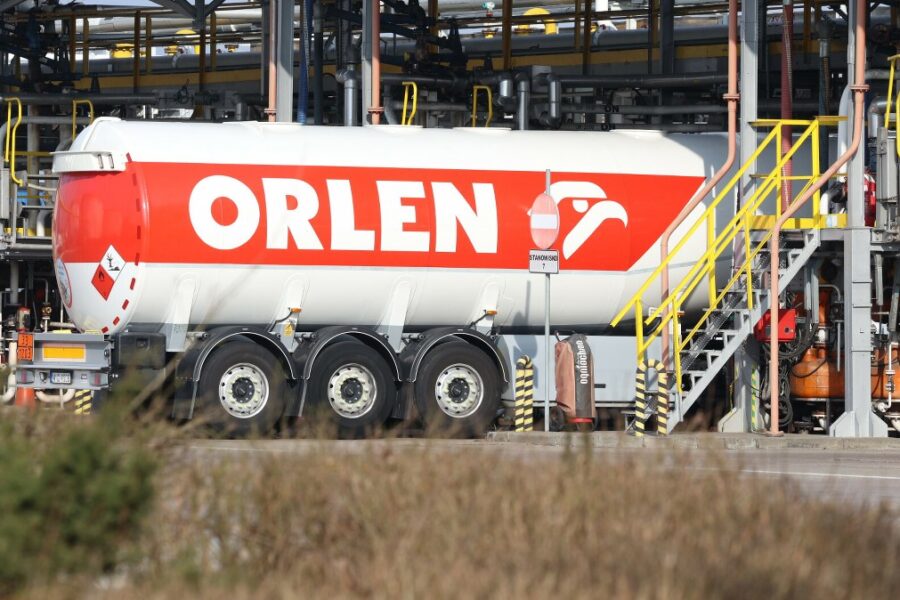 Lenkijos gyventojai dėl degalų kainų lubų jau sutaupė 3 mlrd. zlotų