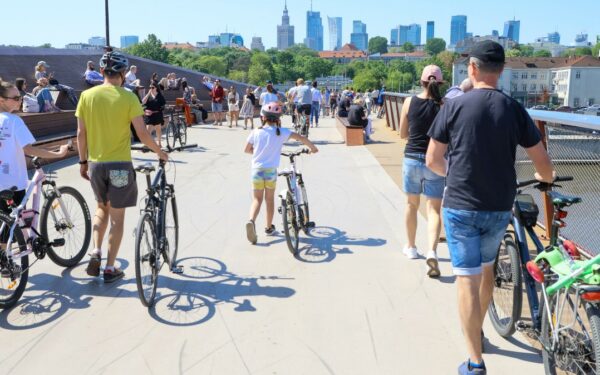 Tyrimas: 80 proc. lenkų mina dviratį, didmiesčiuose tai tampa pagrindiniu transportu