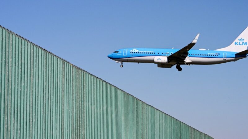 „KLM” mažina skrydžių skaičių, „ACI Europe” įspėja apie aviacinių degalų badą