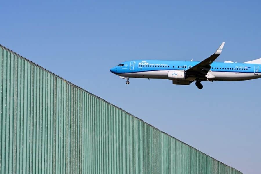 „KLM” mažina skrydžių skaičių, „ACI Europe” įspėja apie aviacinių degalų badą