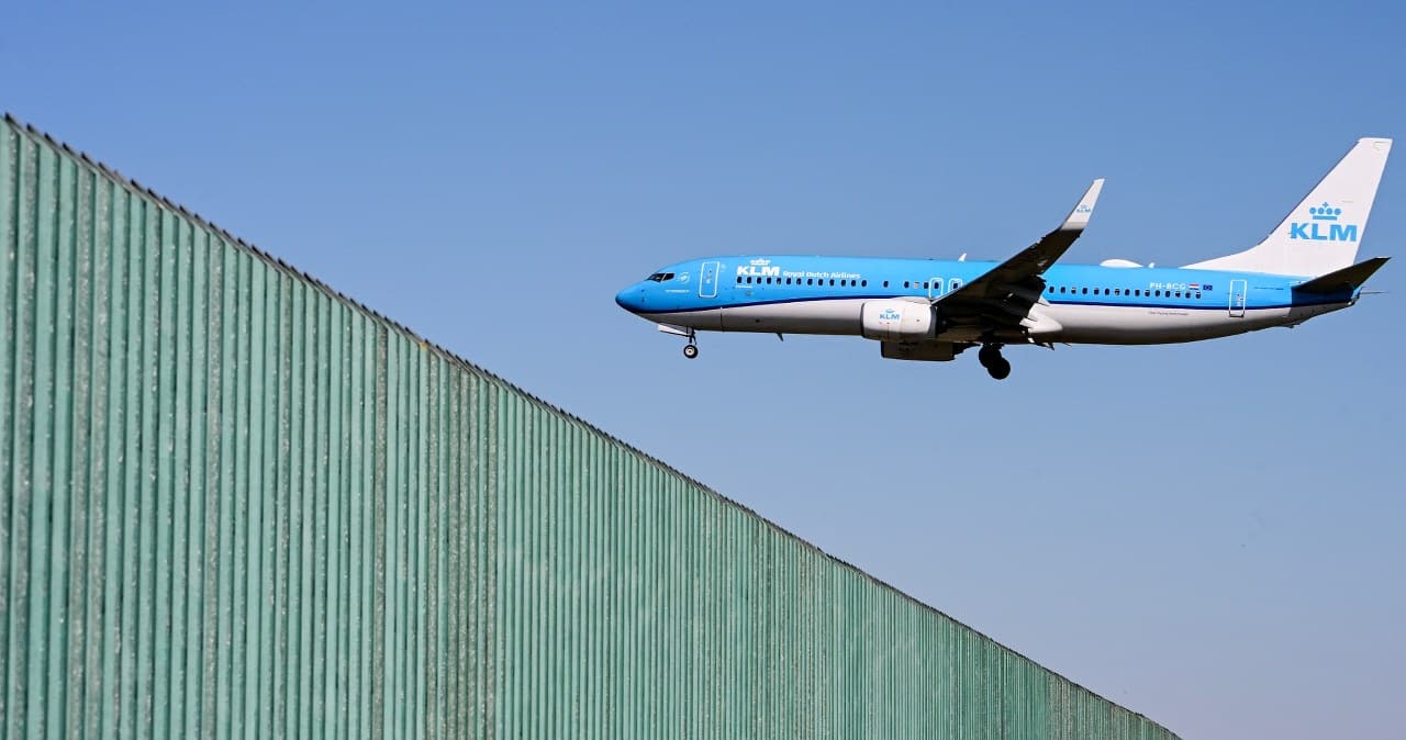 „KLM” mažina skrydžių skaičių, „ACI Europe” įspėja apie aviacinių degalų badą