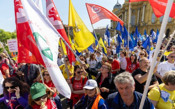 Protestai Kroatijoje – profsąjungos reikalauja 1 100 Eur algos ir didesnių pensijų