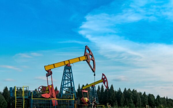 Smogta į skaudžiausią vietą: Rusijos naftos sektorius braška, bet yra viena išeitis