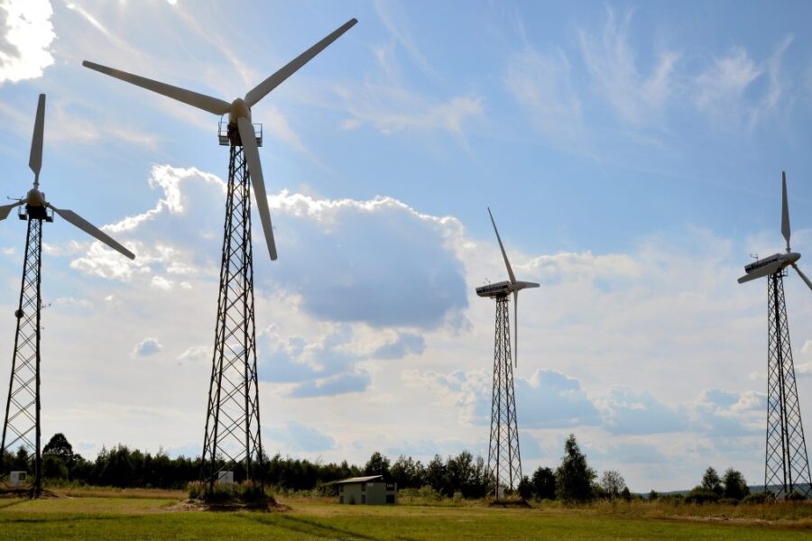 Vėjo jėgainės Lenkijoje pagamino 2 TWh energijos ir iš rinkos stumia rudąją anglį