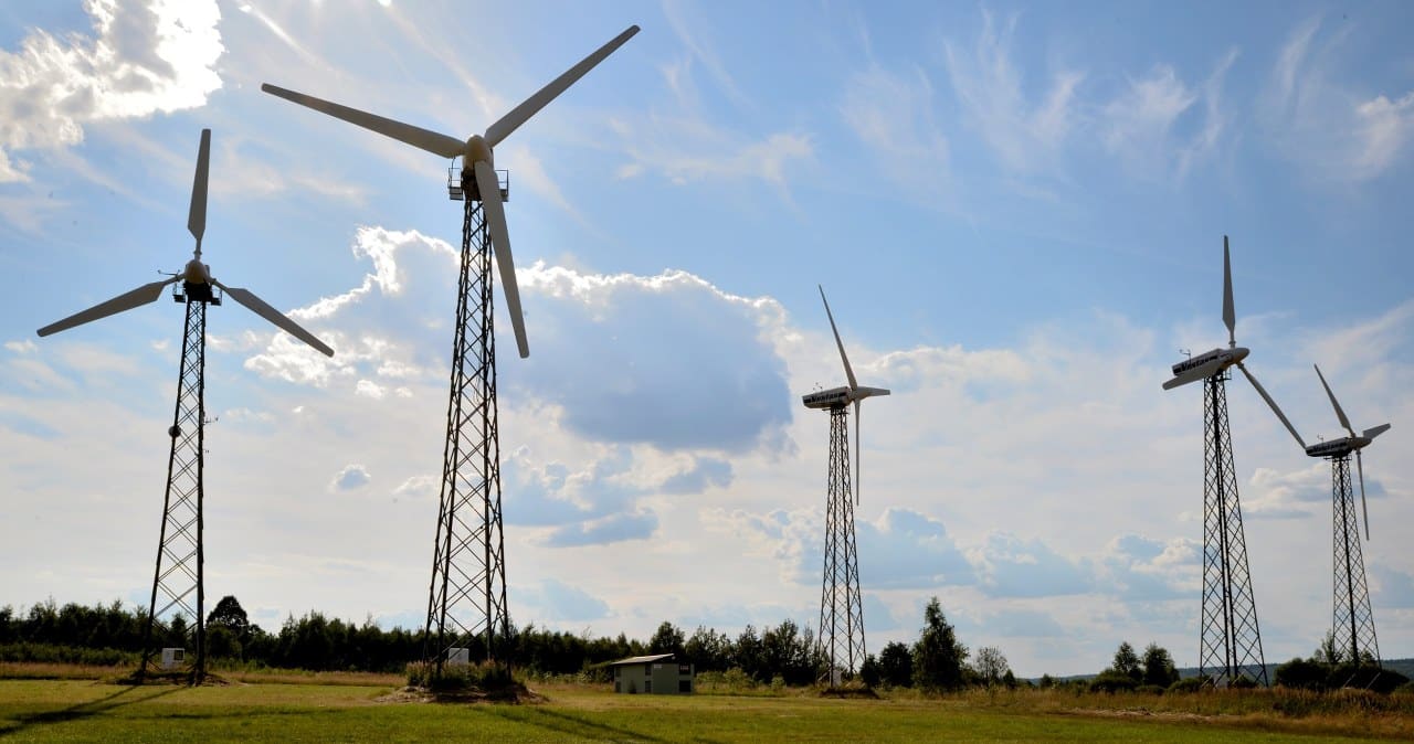 Vėjo jėgainės Lenkijoje pagamino 2 TWh energijos ir iš rinkos stumia rudąją anglį