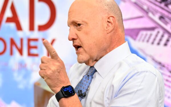 Investuotojai daro tą pačią klaidą: Jimas Crameris atskleidė triuką kaip nepražiopsoti DI akcijų šuolio