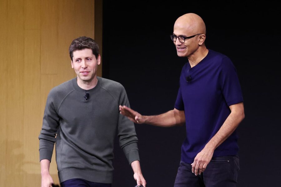 „OpenAI“ plečia partnerystę su AWS – „Microsoft“ monopolio era debesijos rinkoje baigiasi