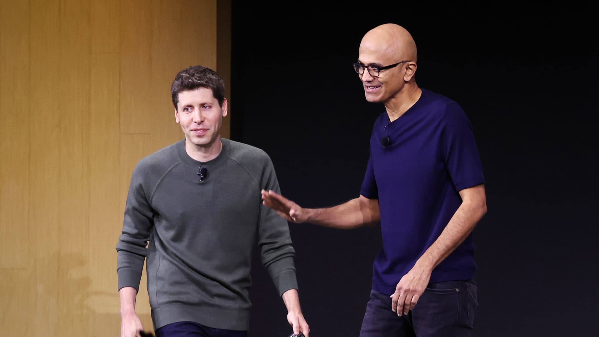 „OpenAI“ plečia partnerystę su AWS – „Microsoft“ monopolio era debesijos rinkoje baigiasi