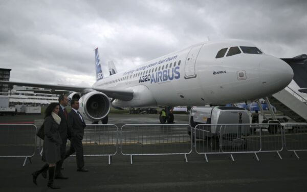 Tiekimo grandinių krizė: „Airbus“ pelnas smuko perpus, bet užsakymų skaičius viršija 9 000 orlaivių