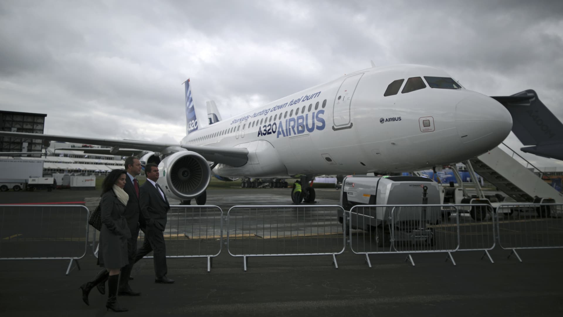 Tiekimo grandinių krizė: „Airbus“ pelnas smuko perpus, bet užsakymų skaičius viršija 9 000 orlaivių