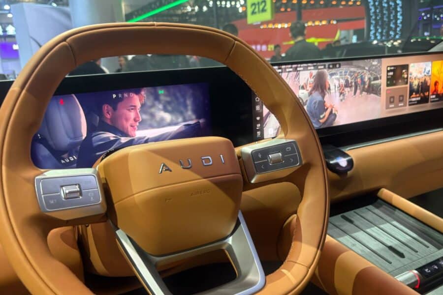 „Alibaba“ veržiasi į automobilius: DI leis balsu užsisakyti maistą ir viešbučius