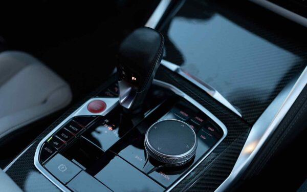 Vokietijos policija pabandė važiuojant įjungti rankinį stabdį: rezultatas nustebino net ekspertus