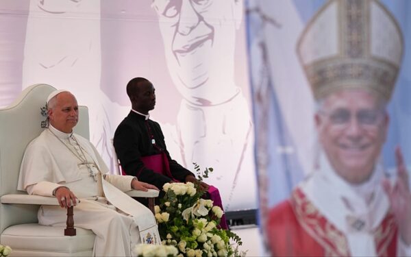 Popiežius Leonas XIV vizito Afrikoje metu kritikavo ekonomikos nelygybę ir korupciją