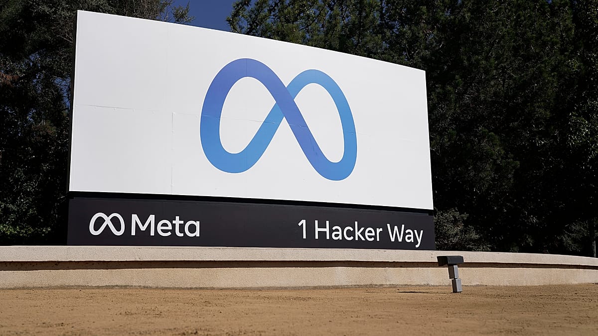 „Meta“ ir „Microsoft“ mažina darbuotojų skaičių, lėšas nukreipia į DI investicijas