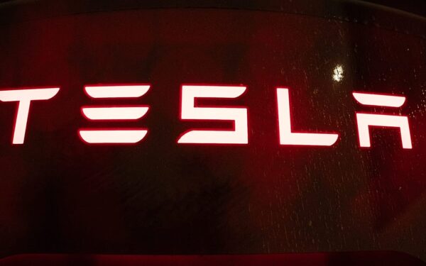 „Tai tik pradžia“: Elonas Muskas atskleidė planus, kurie gali sudrebinti Tesla ateitį