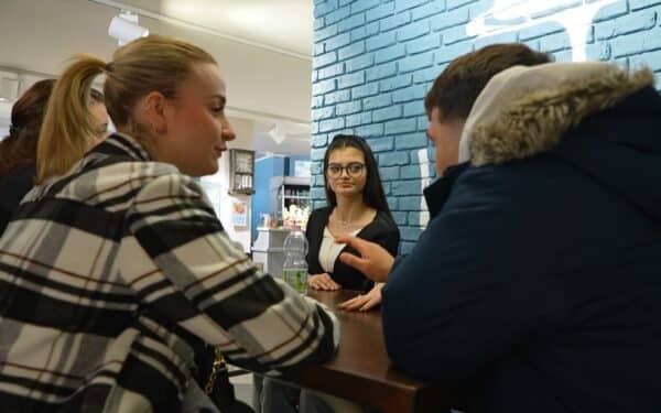 Darbo rinkos analitikas: nedirbantis jaunimas didina skurdo riziką, visuomenei tai kainuoja milijardus
