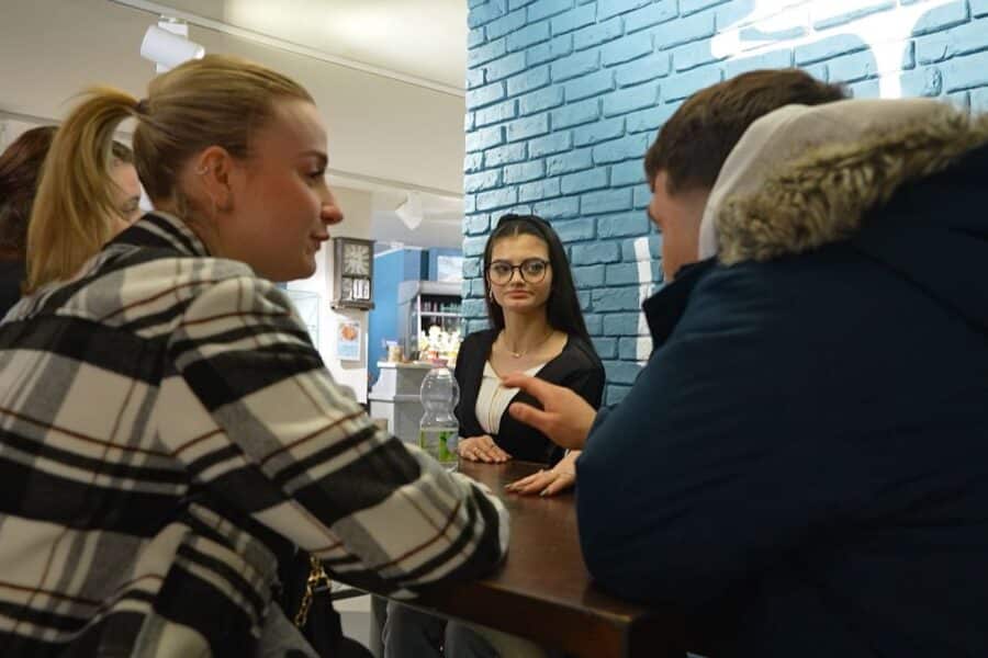 Darbo rinkos analitikas: nedirbantis jaunimas didina skurdo riziką, visuomenei tai kainuoja milijardus