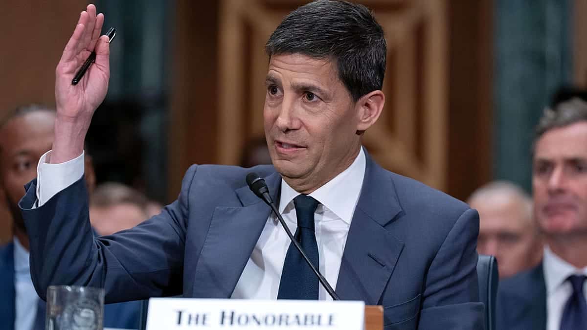 Trumpas spaudžia mažinti palūkanas: kandidatas į FED vadovus stojo į akistatą Senate