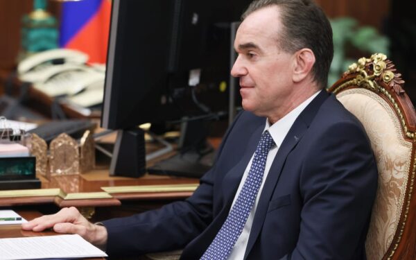Ukraina plečia smūgius: Tuapse naftos gamykla vėl tapo taikiniu, kilo didelis gaisras, evakuoti žmonės