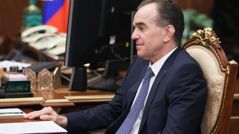 Ukraina plečia smūgius: Tuapse naftos gamykla vėl tapo taikiniu, kilo didelis gaisras, evakuoti žmonės