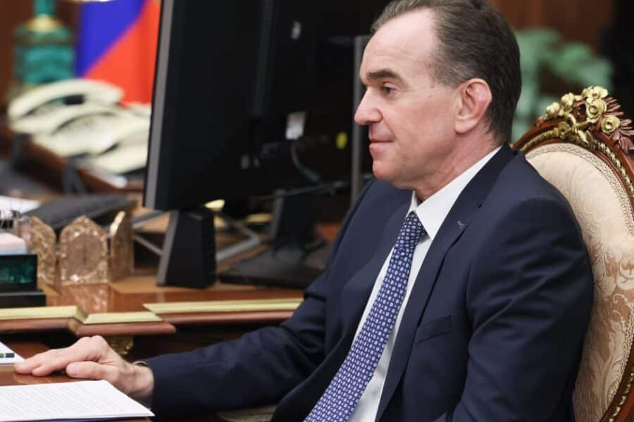 Ukraina plečia smūgius: Tuapse naftos gamykla vėl tapo taikiniu, kilo didelis gaisras, evakuoti žmonės