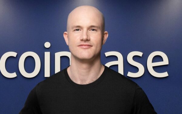 „Coinbase“ vadovas keičia toną: B. Armstrongas ragina skubiai priimti „CLARITY Act“