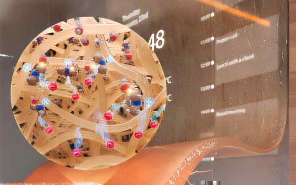 Honkongas mokslininkai kuria energiją iš oro drėgmės: įrenginys stabiliai veikia iki 1 000 valandų