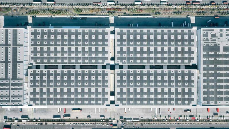 Netikėtas efektas: saulės elektrinės miestuose gali didinti karštį – štai, ką rodo naujausi tyrimai