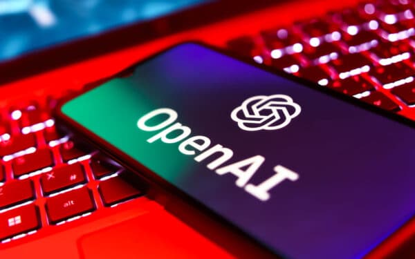 Milijardiniai planai pakibo ore: „OpenAI“ sustabdė duomenų centro statybas