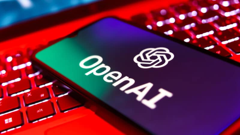 Milijardiniai planai pakibo ore: „OpenAI“ sustabdė duomenų centro statybas