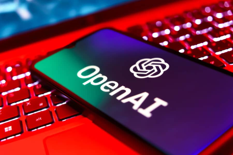 Milijardiniai planai pakibo ore: „OpenAI“ sustabdė duomenų centro statybas