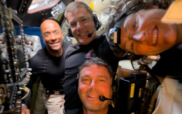 „Artemis II” įgula įrašė istoriją: pirmasis tiesioginis ryšys tarp dviejų erdvėlaivių