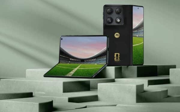 „Motorola” meta iššūkį „Samsung”: gegužę debiutuos sulenkiamas „Razr Fold”