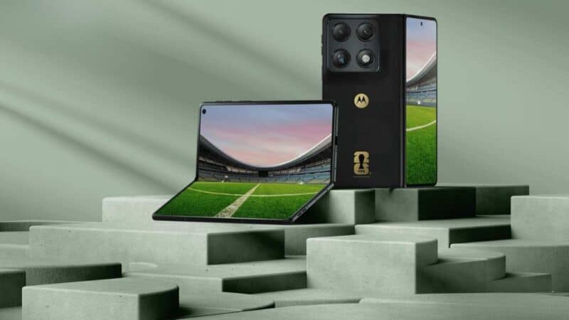 „Motorola” meta iššūkį „Samsung”: gegužę debiutuos sulenkiamas „Razr Fold”