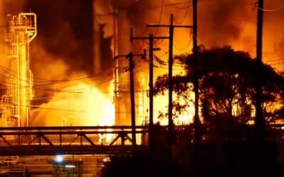 Gaisras apgadino Australijos naftos perdirbimo gamyklą – brangsta benzinas