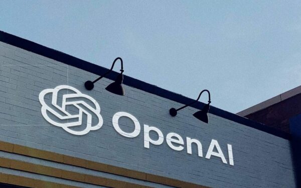 „OpenAI“ atidėjo investicijas į infrastruktūrą JK – nepalanki aplinka stabdo plėtrą