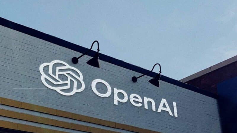 „OpenAI“ atidėjo investicijas į infrastruktūrą JK – nepalanki aplinka stabdo plėtrą