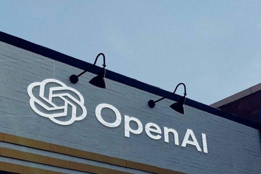 „OpenAI“ atidėjo investicijas į infrastruktūrą JK – nepalanki aplinka stabdo plėtrą