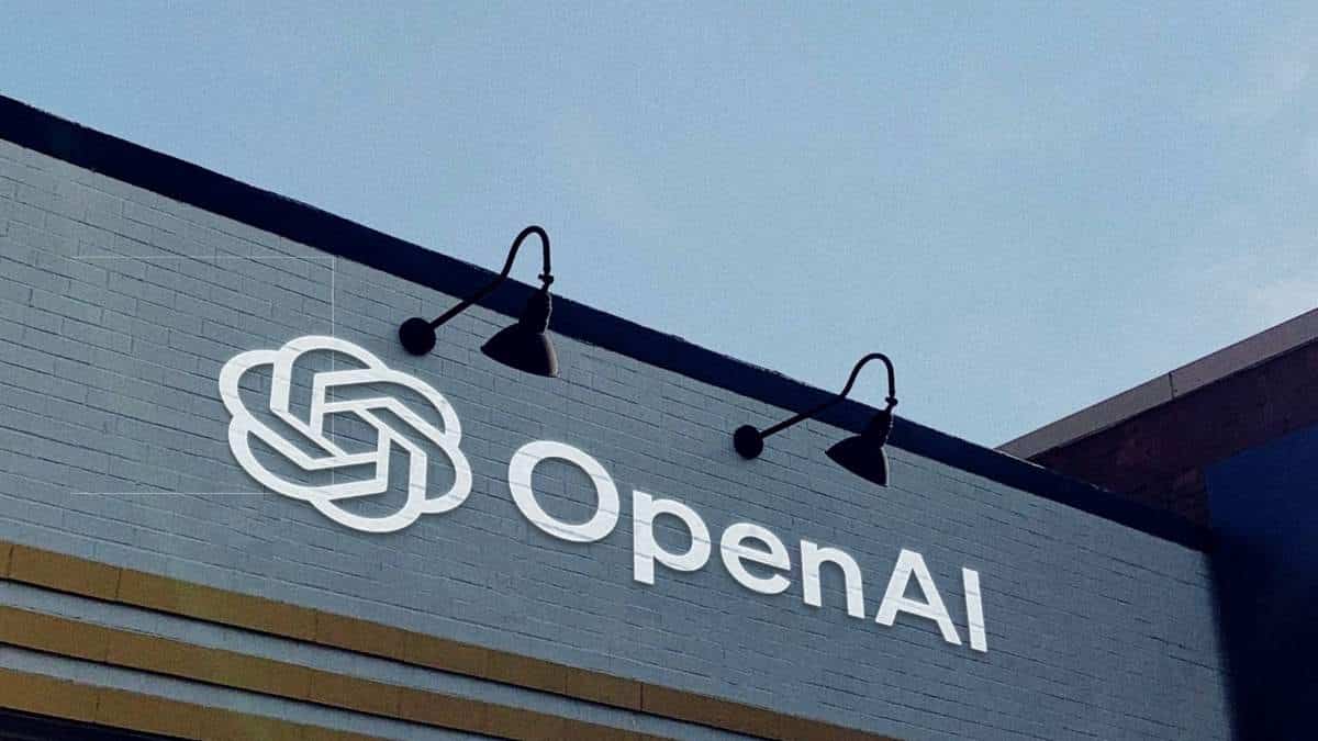 „OpenAI“ atidėjo investicijas į infrastruktūrą JK – nepalanki aplinka stabdo plėtrą